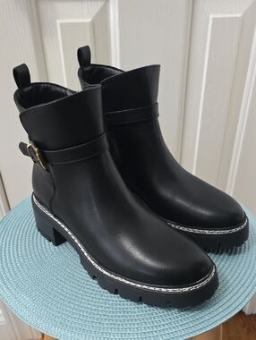 ST. JOHN'S BAY BRAND WOMEN'S BLACK FUNKY CHUNKY HEELED SHORT MOTO BOOTS 7.5